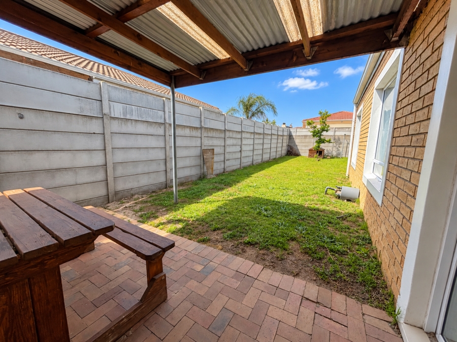 To Let 3 Bedroom Property for Rent in Eikenbosch Western Cape